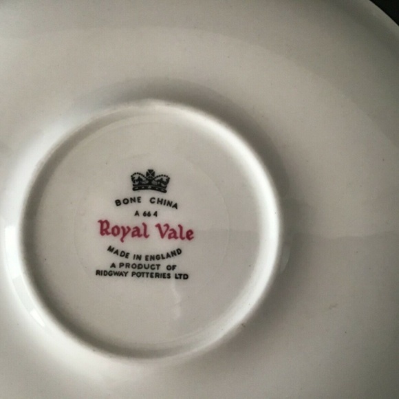 Royal Vale Bone China Tea Cup and Saucer Set - Picture 4 of 5